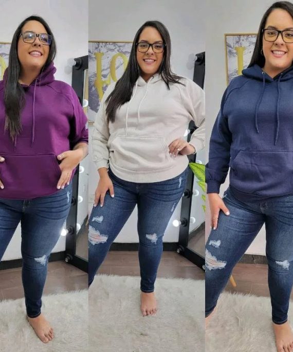 SUETER UNICOLOR CON CAPUCHA Y BOLSILLO DELANTERO