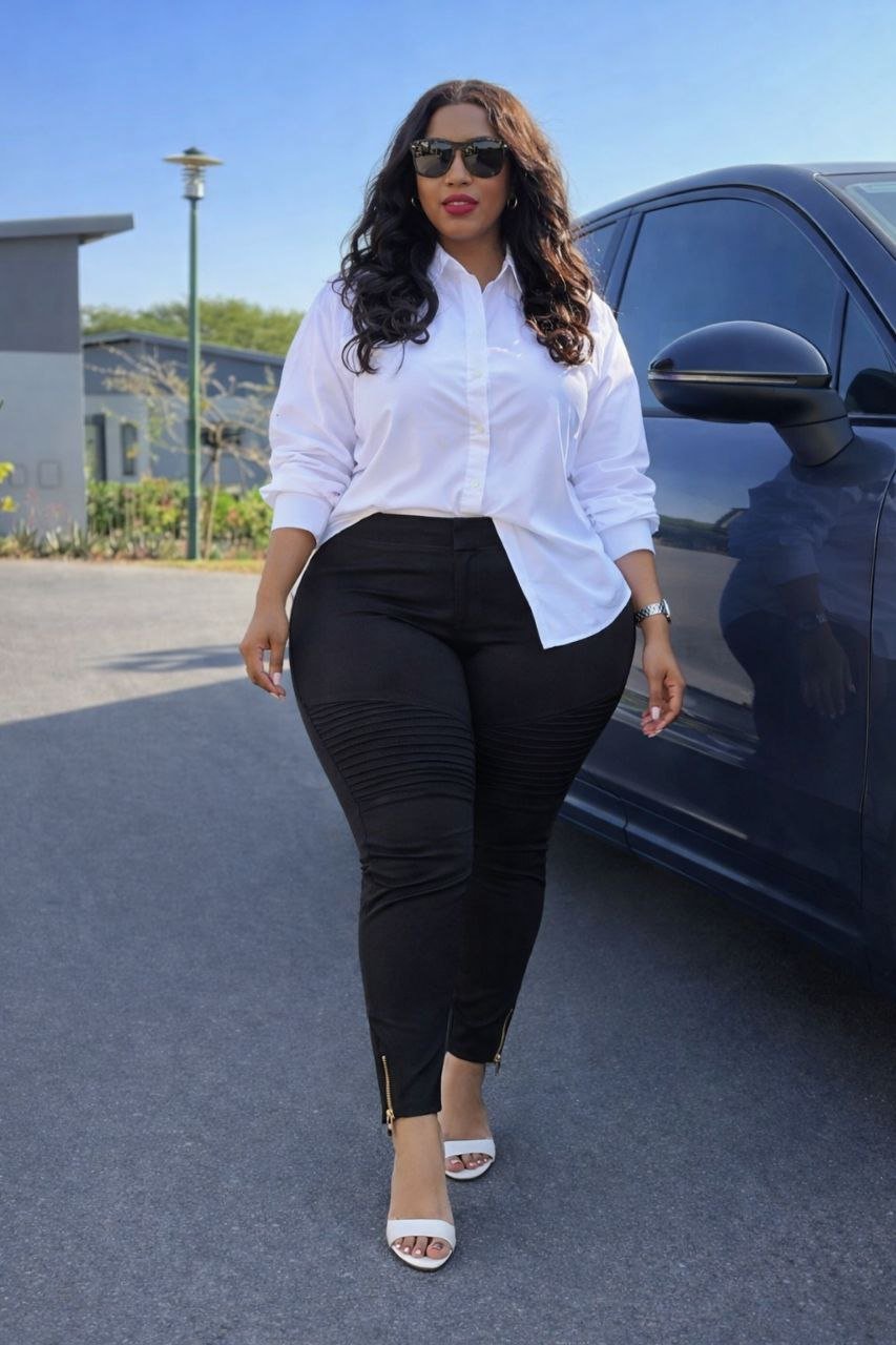 PANTALÓN SKINNY CON DETALLE BIKER EN RODILLAS