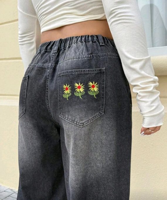 JEANS BOTA RECTA DETALLE FLORES