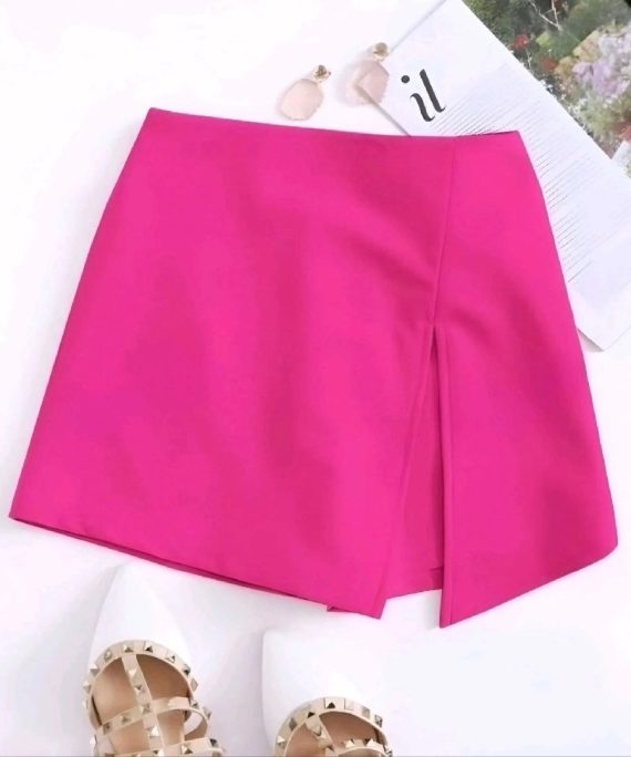 FALDA SHORT CON ABERTURA