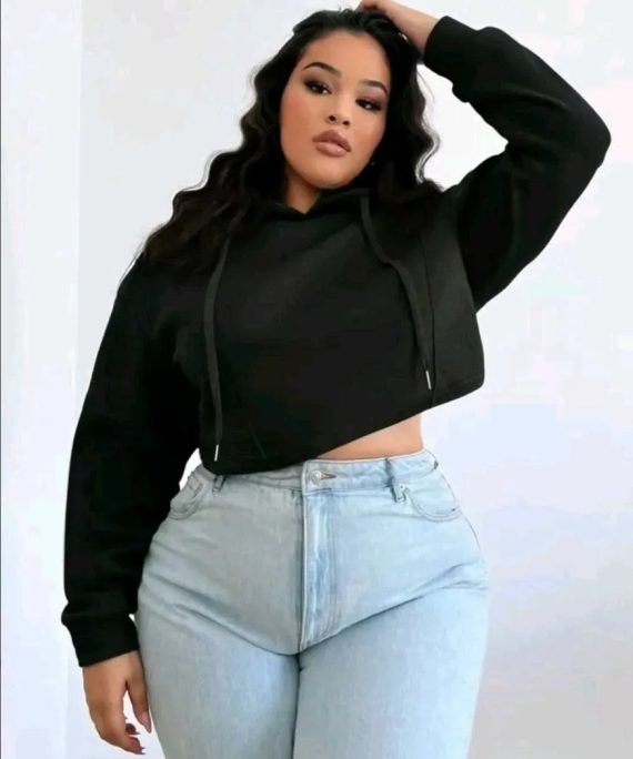 SUETERS CROP TOP CON CAPUCHA