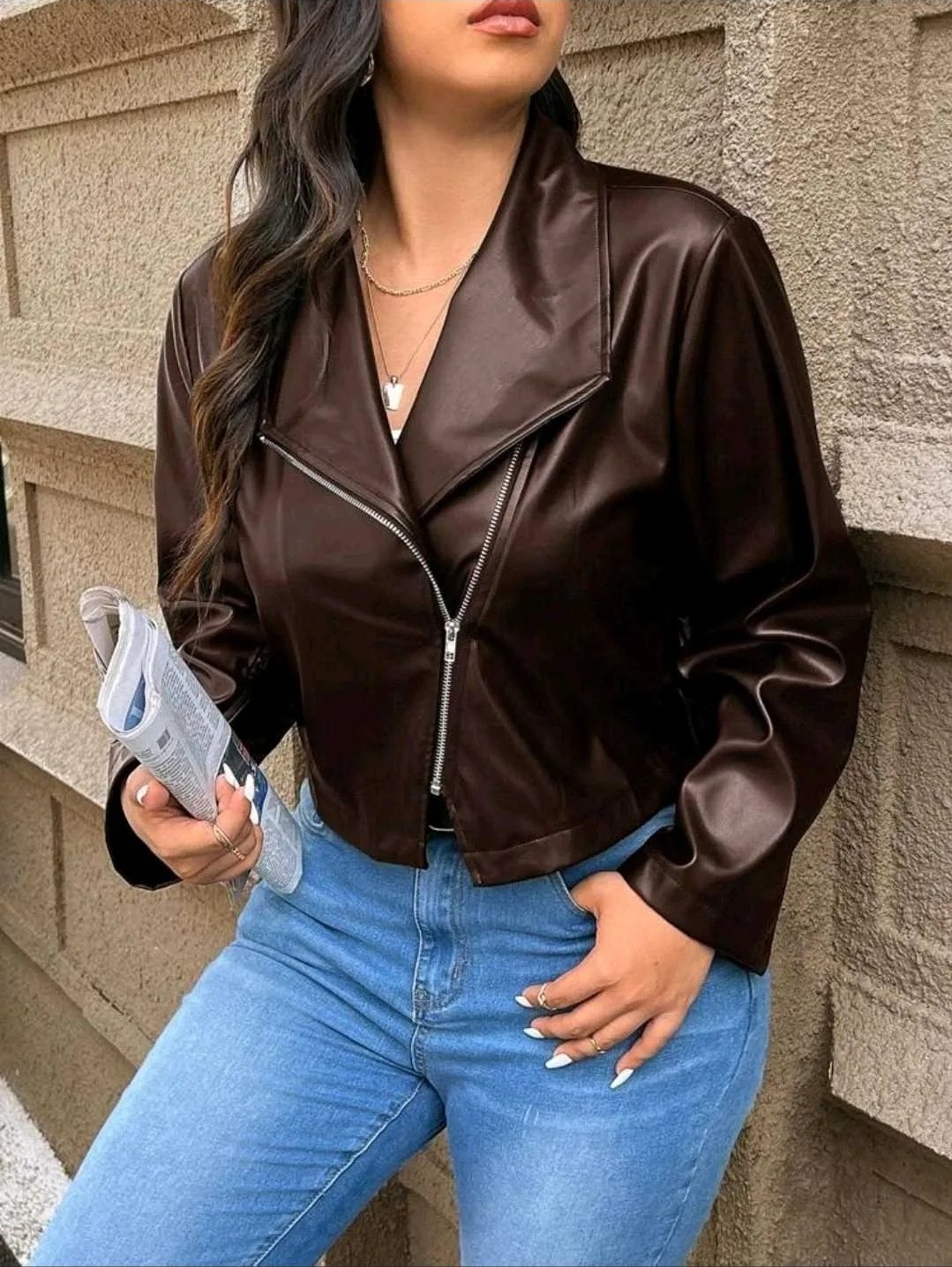 CHAQUETA DE CUERO SINTETICO CON CIERRE