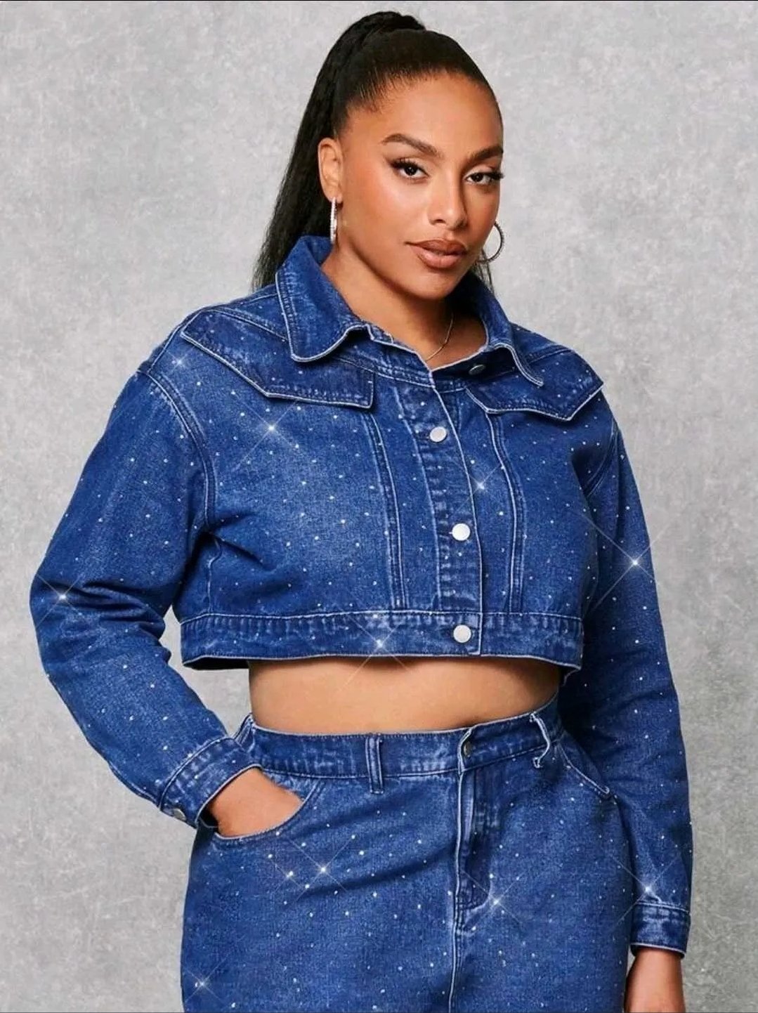 CHAQUETA DENIM CROP CON APLICACIÓN BRILLANTE