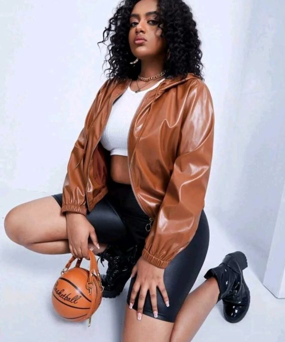 CHAQUETA DE CUERINA CIERRE CENTRAL