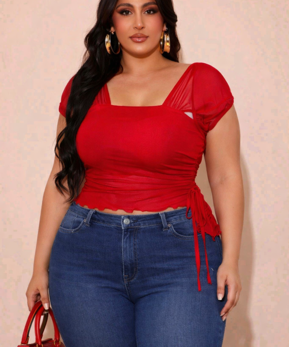 BLUSA ROMÁNTICA CON ASIMETRIA, MANGA CORTA