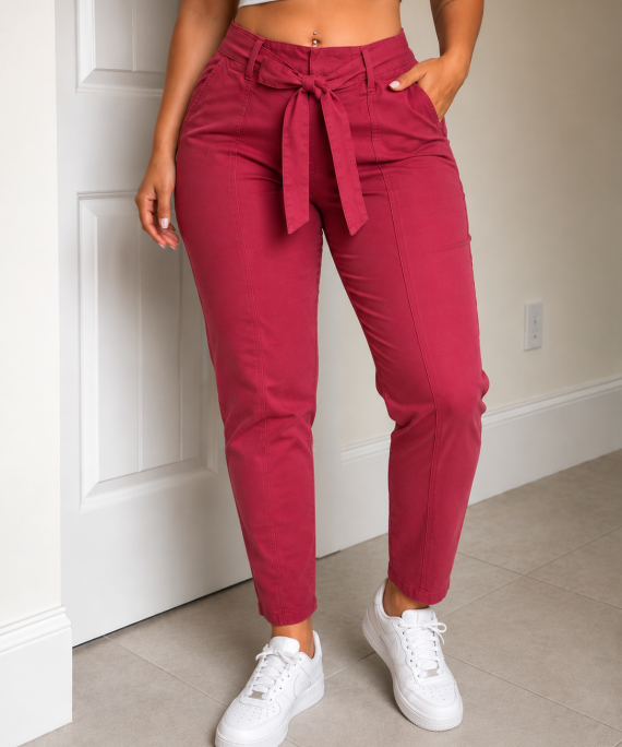 Pantalón con cinturón de lazo.